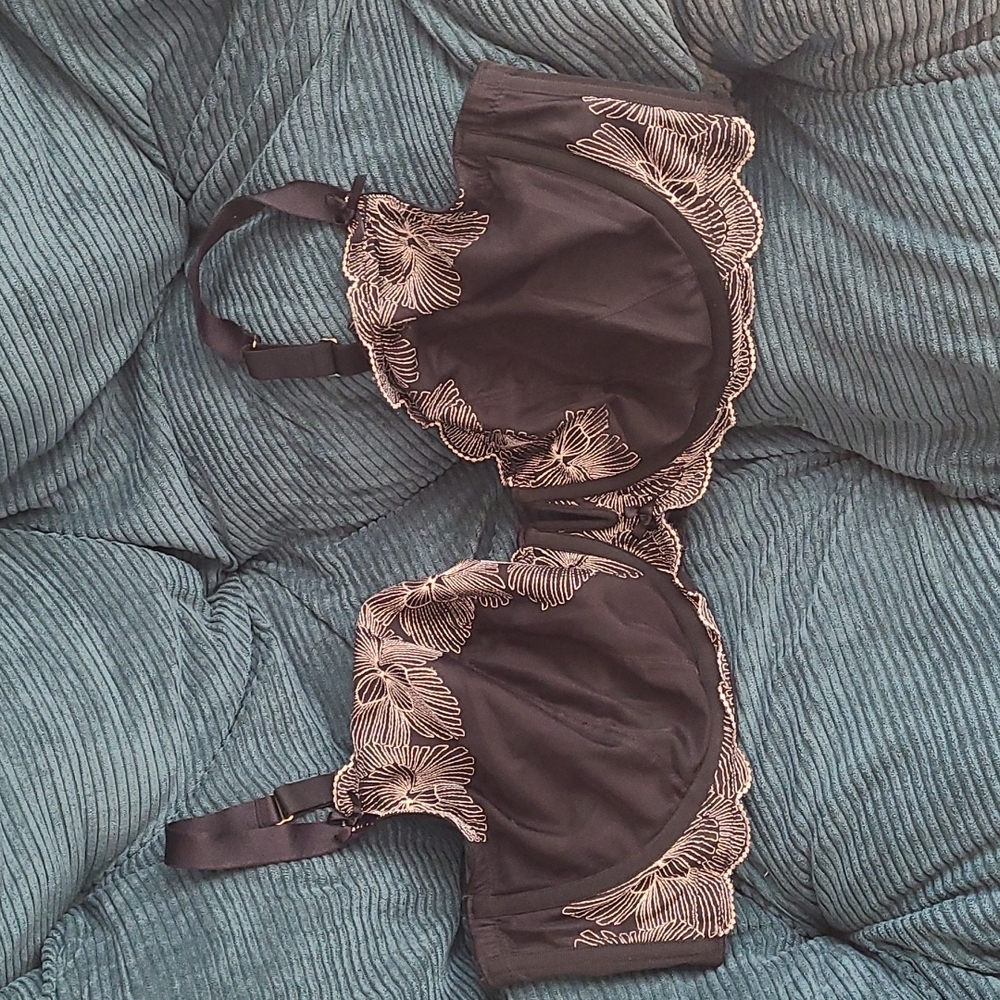 46DD EMBROIDERED Cacique BRA